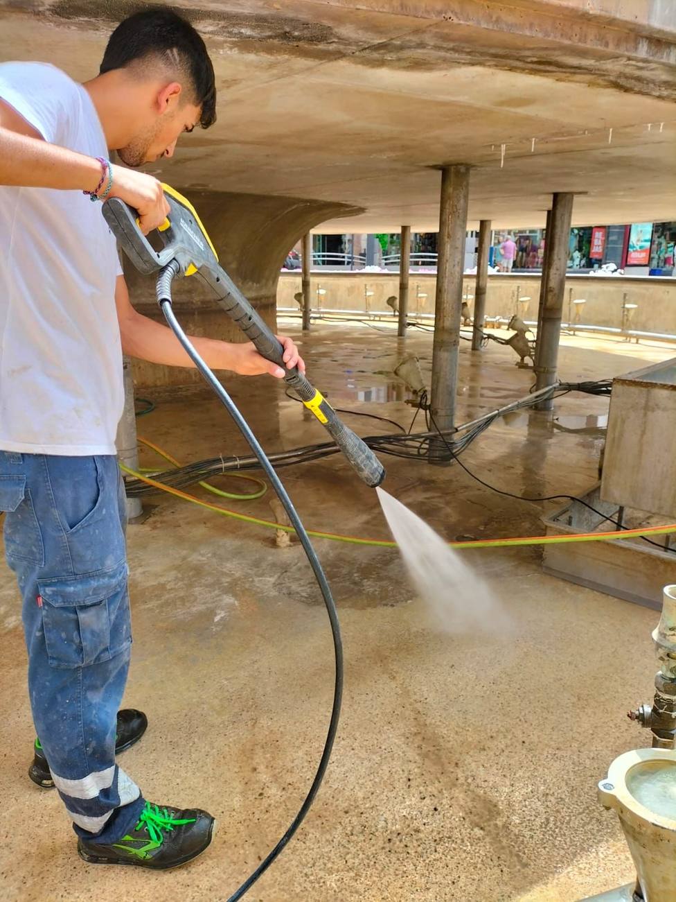 Lorca finaliza la revisión periódica de mantenimiento y limpieza de las fuentes municipales