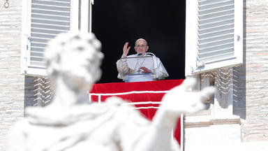 Pope Francis Regina Coeli prayer in Saint Peters square