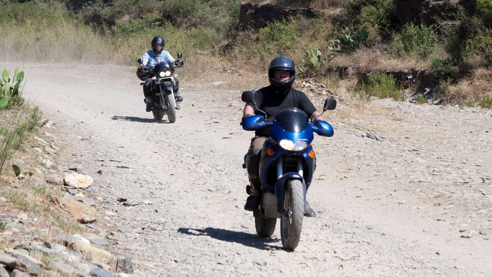 Va en moto con amigos desde Huelva a Noruega y este es el motivo por el que da la vuelta