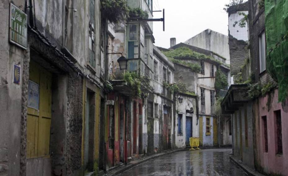 El barrio de Ferrol Vello presenta un deteriorado en su estado y es una zona ARI