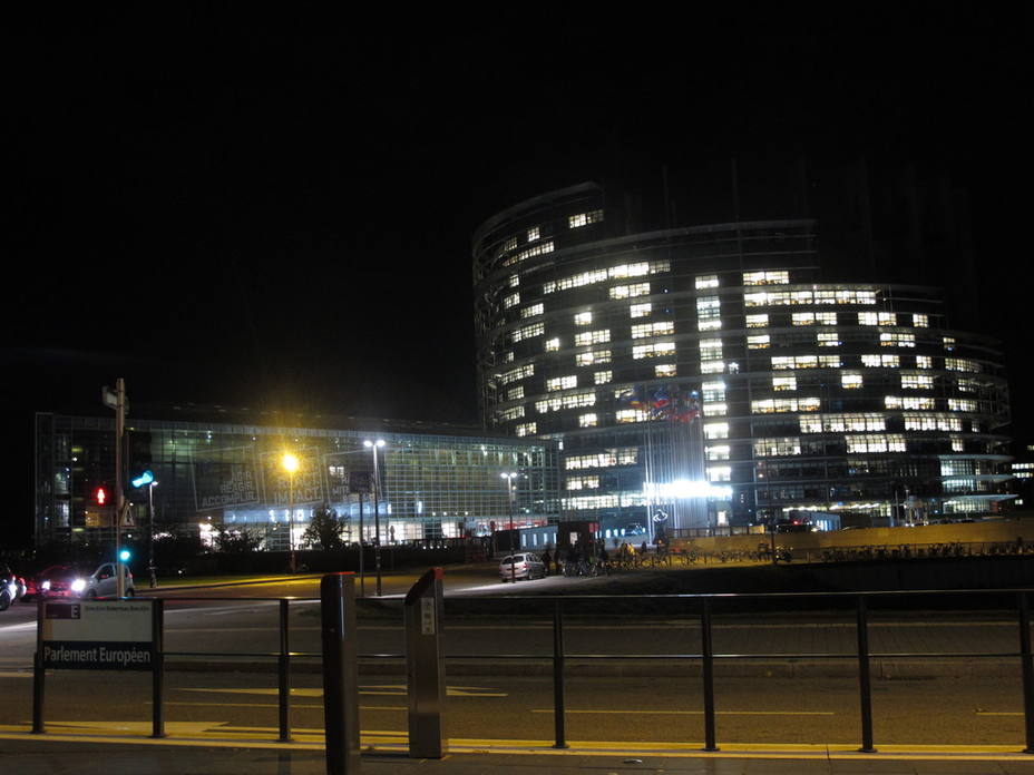 La Eurocámara cierra su sede en Estrasburgo por el tiroteo en el mercado navideño de la ciudad