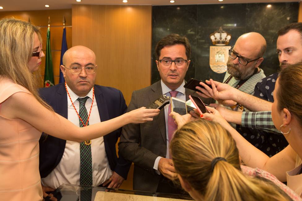 Vox expulsa a dos concejales de El Ejido por entrar en la Diputación de Almería en contra de la dirección nacional