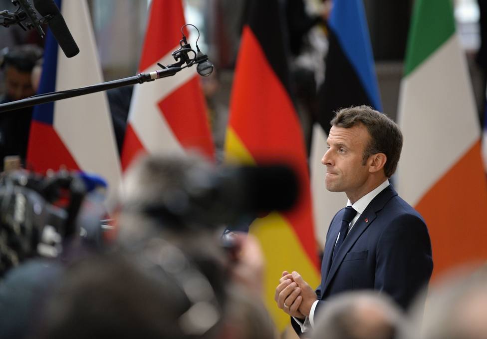 Macron pide no empeñarse en nombres para el reparto de cargos de la UE
