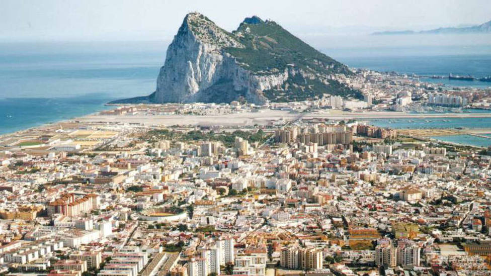 Reino Unido alerta a Gibraltar: un Brexit duro provocaría problemas en el traslado de alimentos