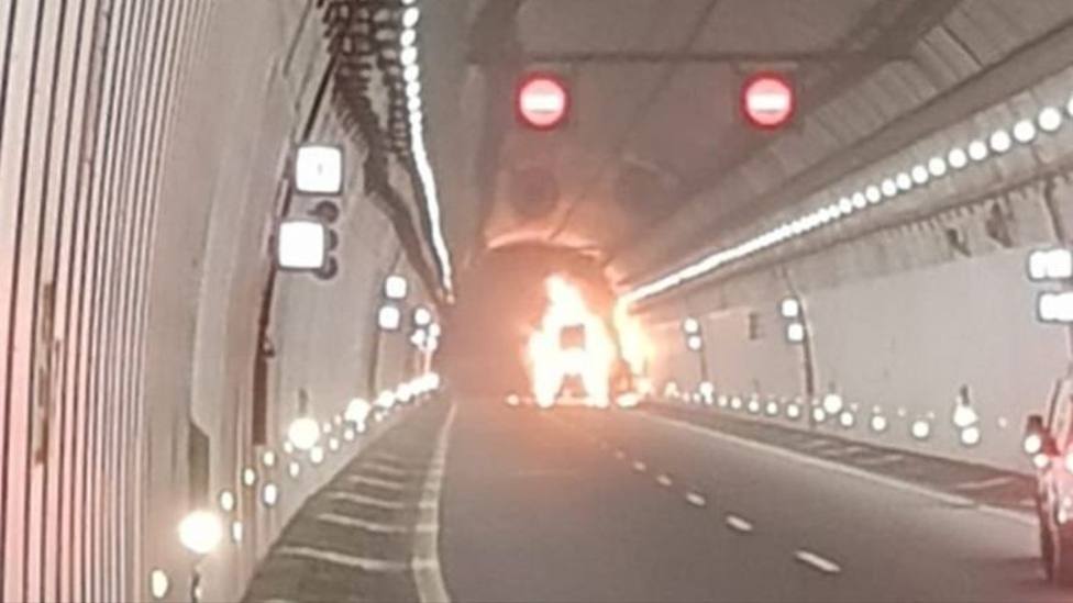 Incendio camión en túnel A-52