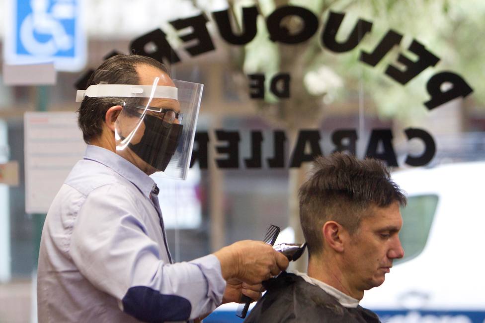 PSOE y Podemos no votan a favor de bajar al 10% el IVA a las peluquerías