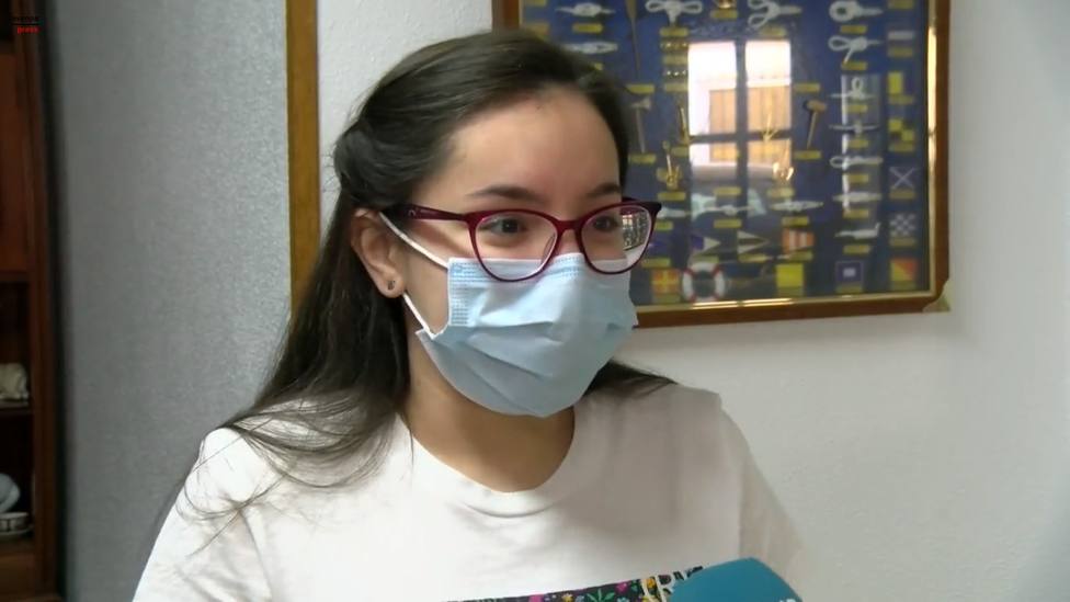 Una joven de 16 años cuenta, con una tos constante, cómo es el covid persistente: Mi vida ha cambiado