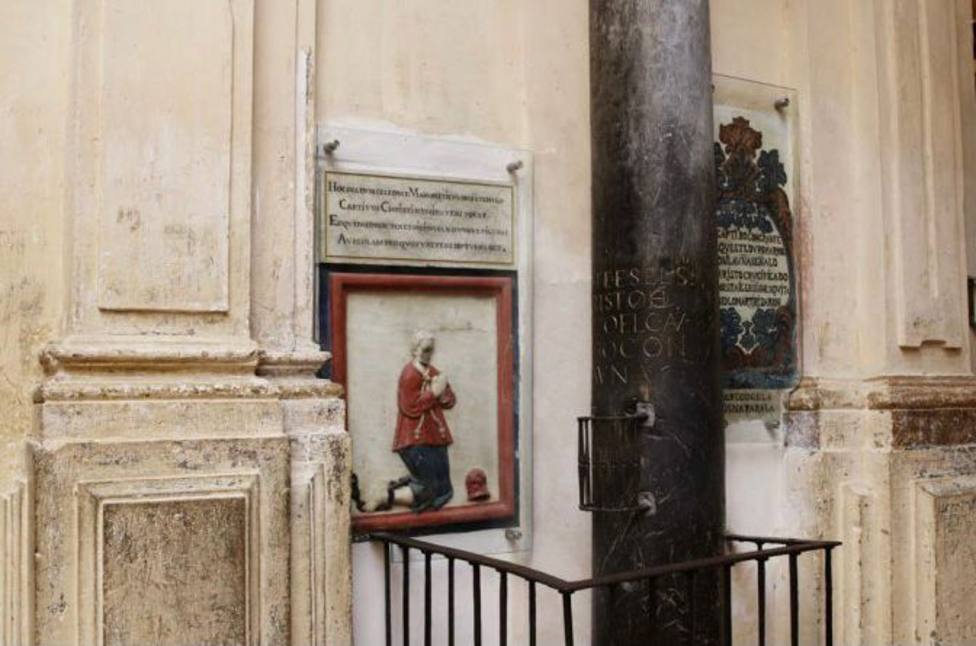 Conoce la columna del Cautivo, uno de los rincones más peculiares de la Mezquita-Catedral