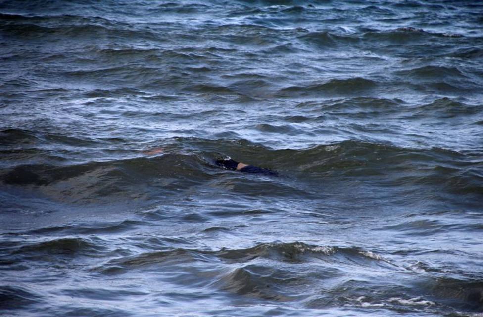 Hallan el cadáver de un joven inmigrante marroquí flotando en el mar