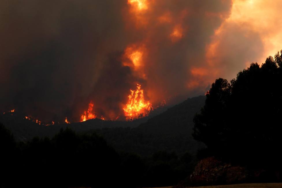 El Gobierno catalán asegura que no hay peligro para los vecinos confinados a causa del incendio