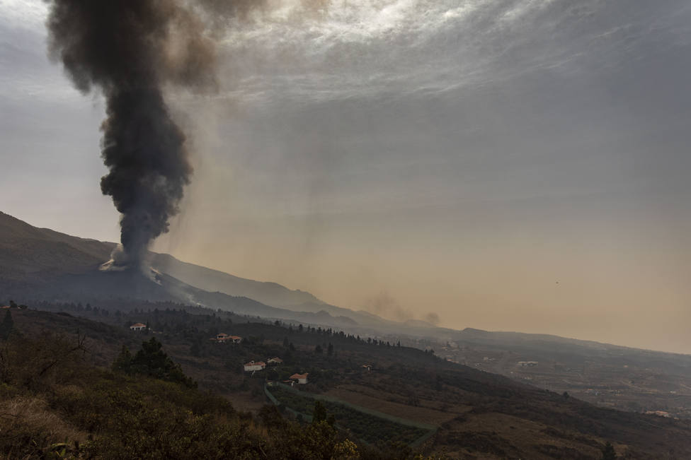 La erupción del volcán de La Palma, 15 días después: buscan arreglos con carácter urgente y no pierde potencia