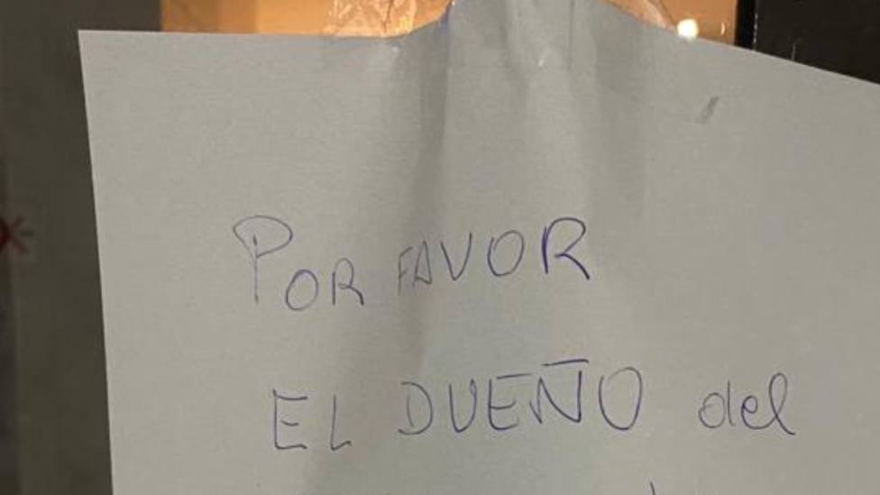 Un vecino se queja por lo que encontró en el ascensor y su cartel se vuelve viral: De cerdo