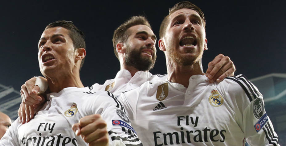 Sergio Ramos celebra el gol de Chicharito (Reuters)