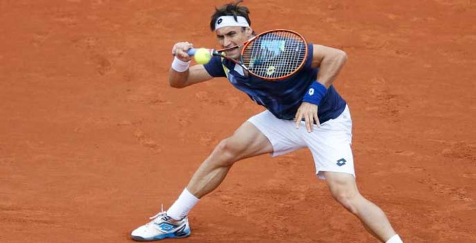 Ferrer, en la arena de Roland Garros. (Reuters)