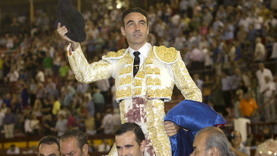 Enrique Ponce en su salida a hombros en la pasada Feria de Murcia