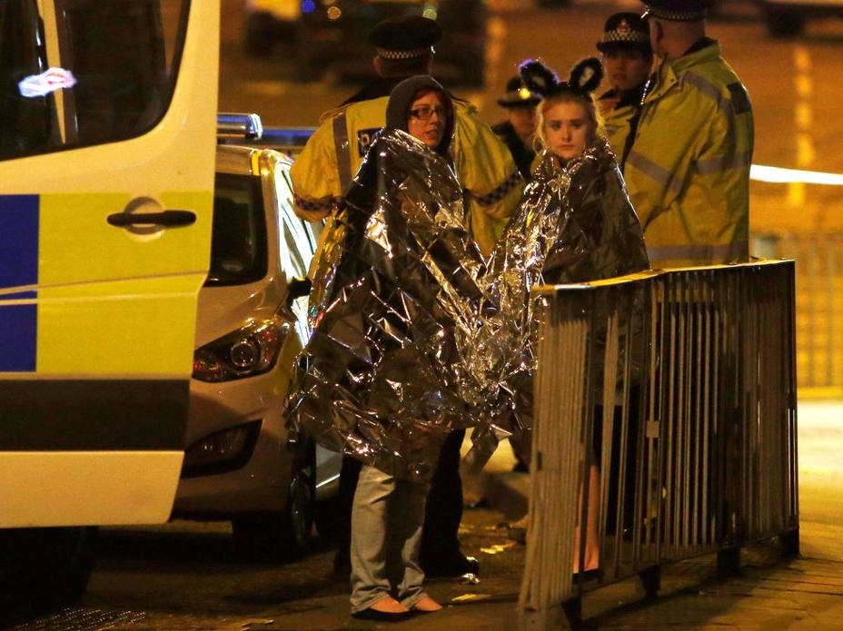 Los bomberos tardaron dos horas en socorrer a las víctimas del atentado de Manchester