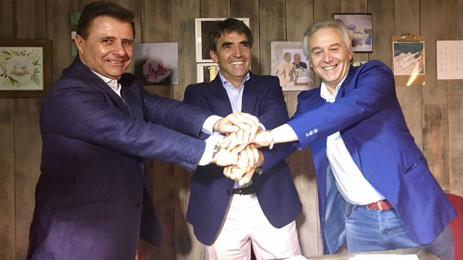 Paulo Carvalho, Victorino Martín y André Viard durante la constitución del Consejo Internacional de la Tauromaquia