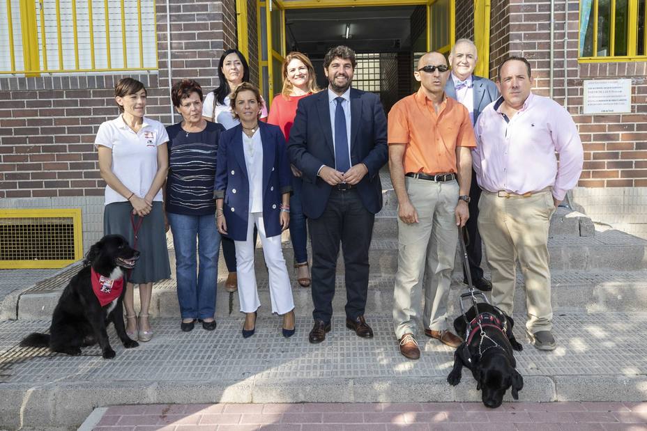 López Miras: El programa Perros y Letras contribuye a garantizar a todos el éxito escolar