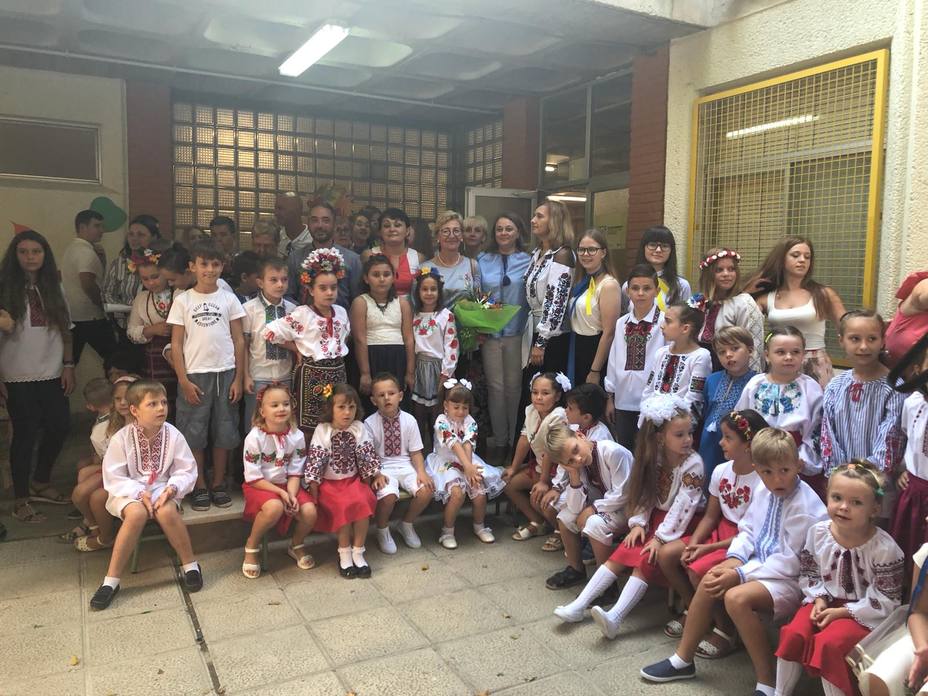 La escuela ucraniana ‘Lider’ inaugura el curso celebrando ‘Fiesta de la primera campanada’ en CEIP Barriomar