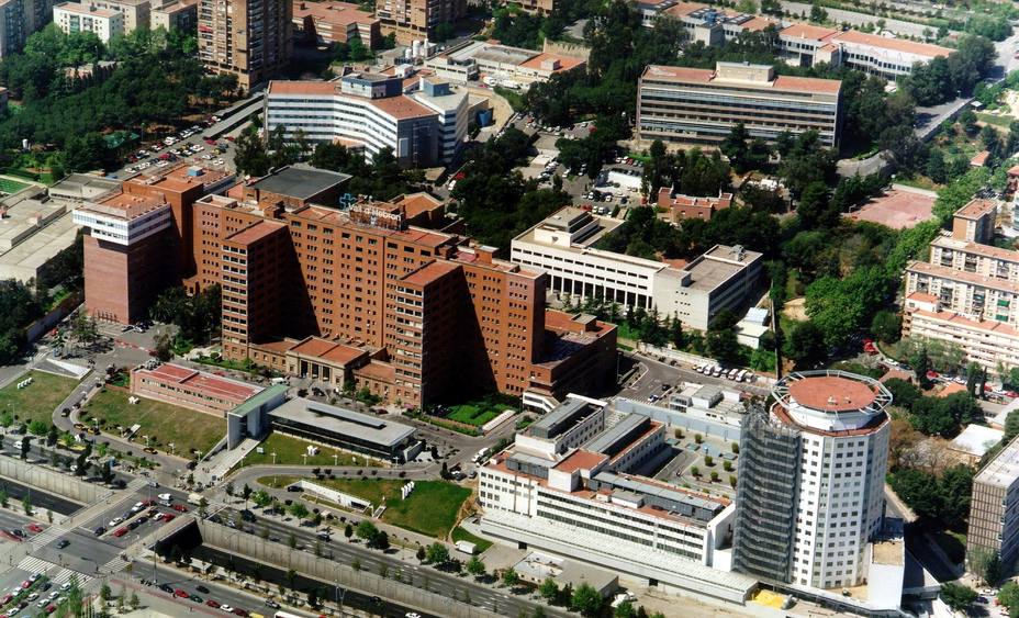 El bebé presuntamente agredido por su padre lleva cinco días en la UCI del Hospital Vall dHebron de Barcelona