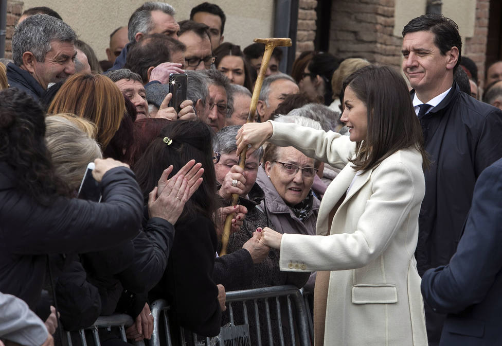 La Reina Letizia, saluda a los vecinos de Lerma, Burgos, a su llegada a la inauguraciÃ³n de la exposiciÃ³n Angeli de la FundaciÃ³n Las Edades del Hombre.