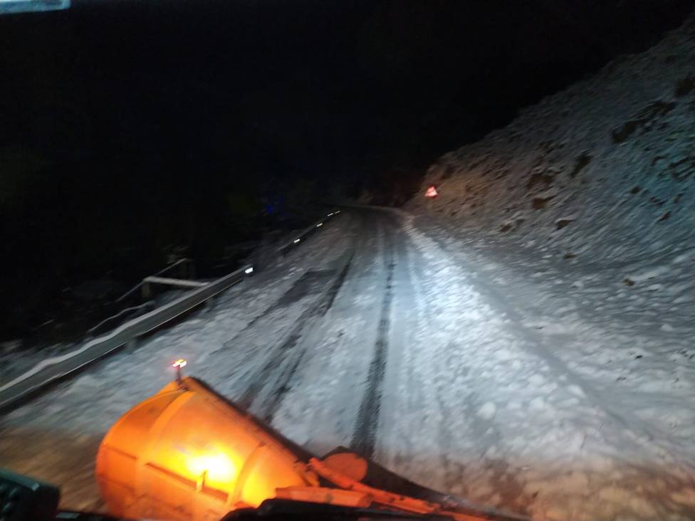 Hay carreteras que continúan cortadas en La Rioja por el temporal de nieve
