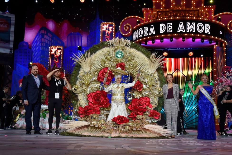 Consuelo Pérez, Reina de los Mayores del Carnaval 2020 de Santa Cruz