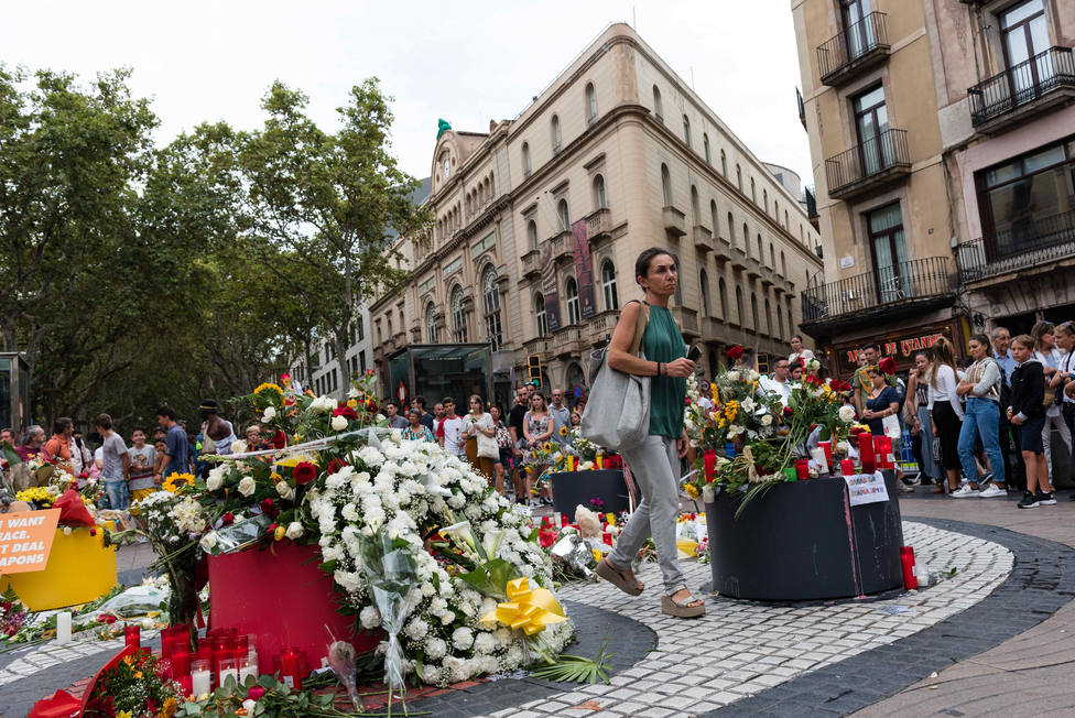 Barcelona celebrará el lunes un acto de homenaje a las víctimas de los atentados de Cambrils