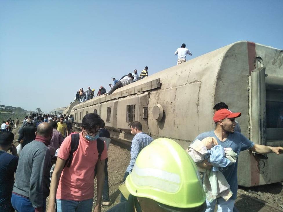 Un descarrilamiento de tren en Egipto deja más de un centenar de heridos