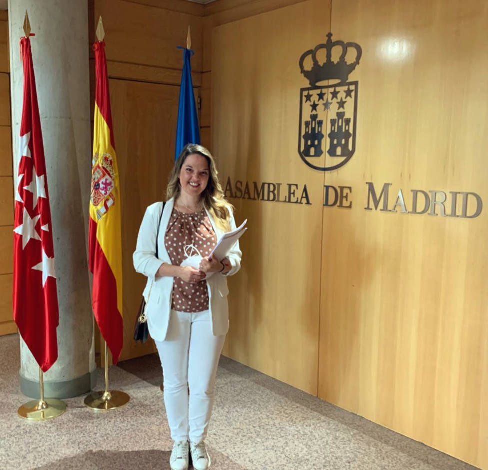 Carla Greciano, concejal del PP en Galapagar, recoge su acta como diputada de la Asamblea de Madrid