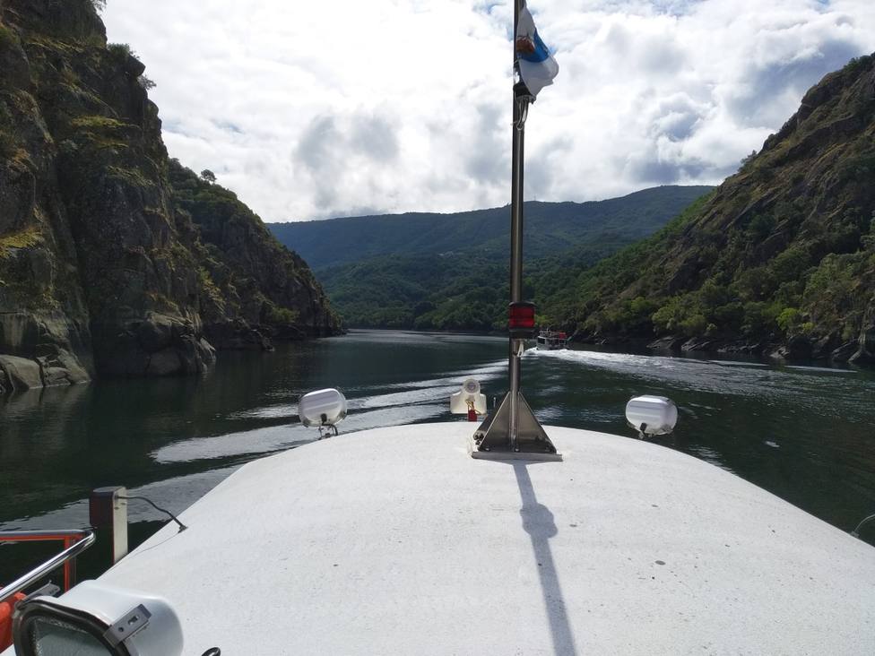 Uno de los catamaranes de la Diputación cubre una de las rutas fluviales