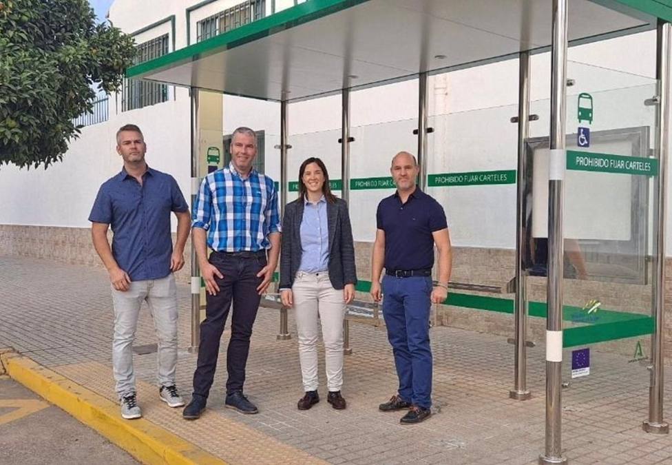 La Junta destina 22.000 euros para nuevas marquesinas con iluminación solar en La Carlota y La Peñalosa