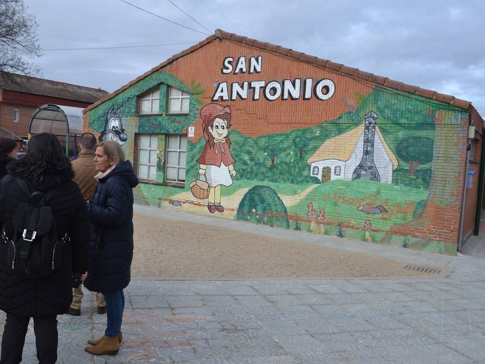 La alcaldesa, Mariola Vargas, ha visitado este martes el colegio San Antonio