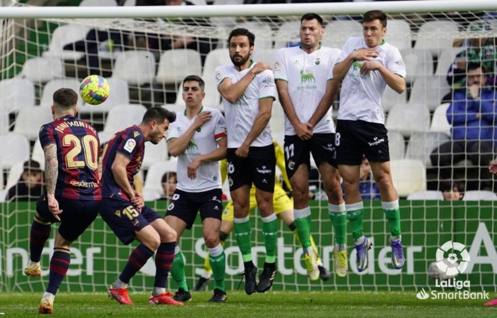 Resumen en vídeo: El Levante UD resiste en Santander (0-1) y se coloca segundo en LaLiga SmartBank