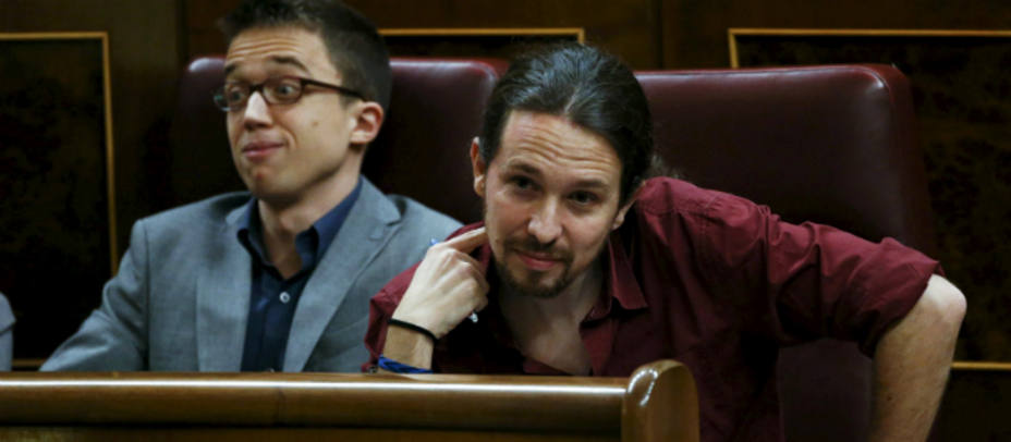 Íñigo Errejón y Pablo Iglesias en el Congreso durante la sesión de investidura. REUTERS