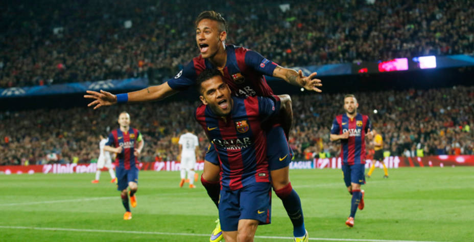 Neymar e Dani Alves celebran el 2-0 (Reuters)