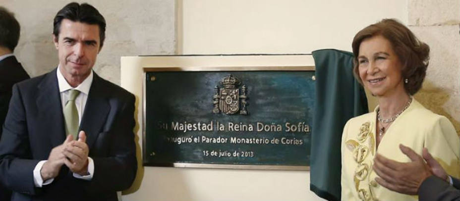 La Reina junto a José Manuel Soria en la inauguración del Parador Nacional de Corias, EFE