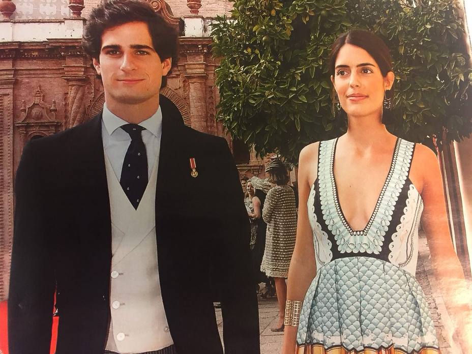 Imagen del Duque de Huéscar y Sofía Palazuelo en un reportaje de la revista Hola.