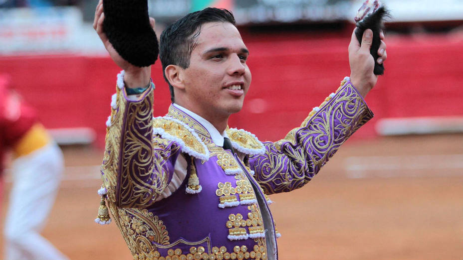 Mario Aguilar durante una actuación en la Monumental Plaza México