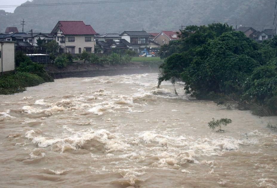 Japón, en máxima alerta por lluvias récord que dejan al menos tres muertos