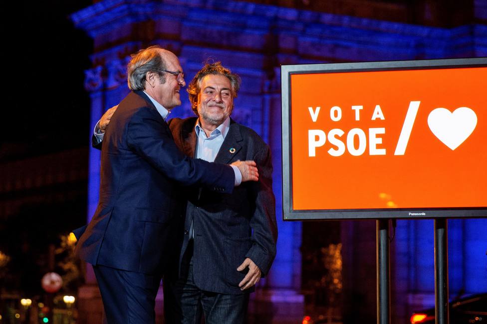 Los candidatos socialistas a la Comunidad de Madrid, Ángel Gabilondo (i) y a la alcaldía madrileña, Pepu Herná