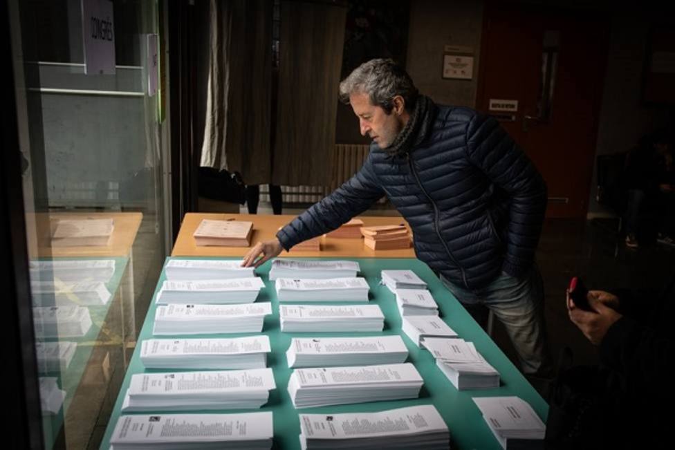 La participación a las 14.00 horas en la Región de Murcia es del 39%, 4,4 puntos menos que en abril