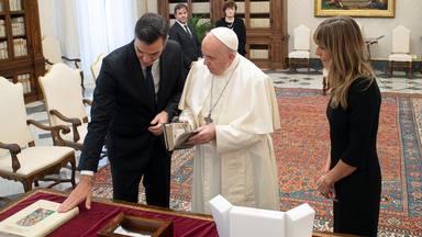 Este ha sido el regalo de Pedro Sanchéz al Papa Francisco