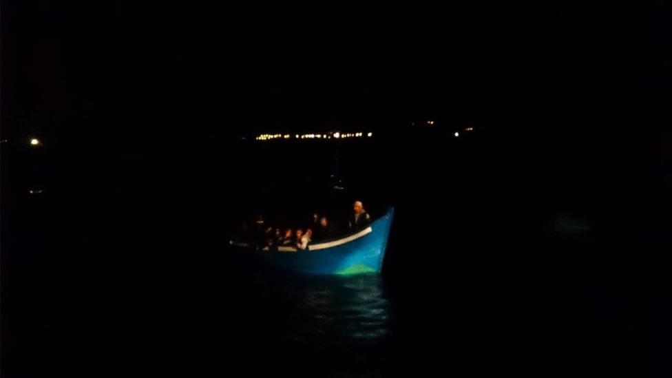 Rescatadas 5 pateras durante esta noche con 152 inmigrantes a bordo