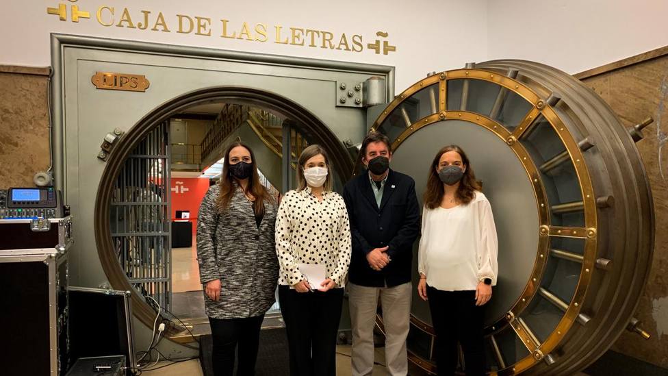 La Comunidad de Madrid participa en el legado in memoriam del poeta madrileño José Hierro a la Caja de las Letras del Instituto Cervantes