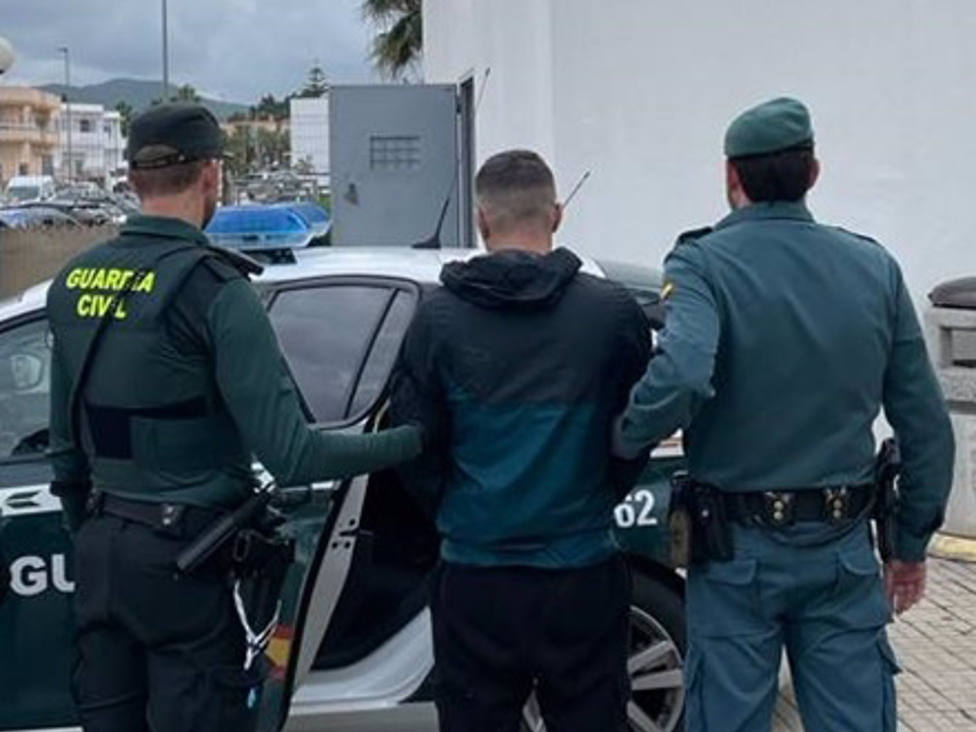 Detenido en Ibiza un hombre por varios robos con fuerza en establecimientos de Sant Antoni