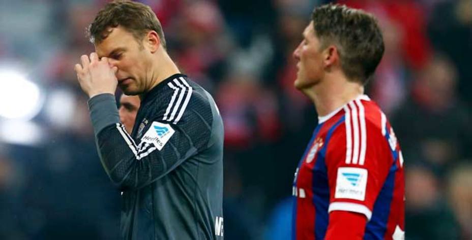 Neuer lamenta su cantanda ante el Wolfsburgo. (Reuters)