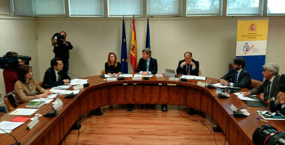Imagen de la reunión contra la violencia en el fútbol español en la sede del CSD.