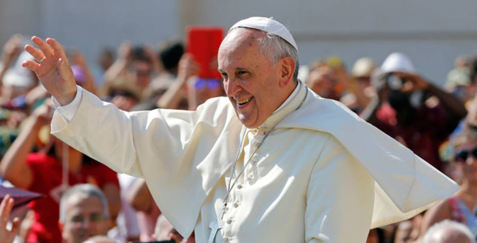 El Papa Francisco es un gran aficionado al fútbol. Reuters.