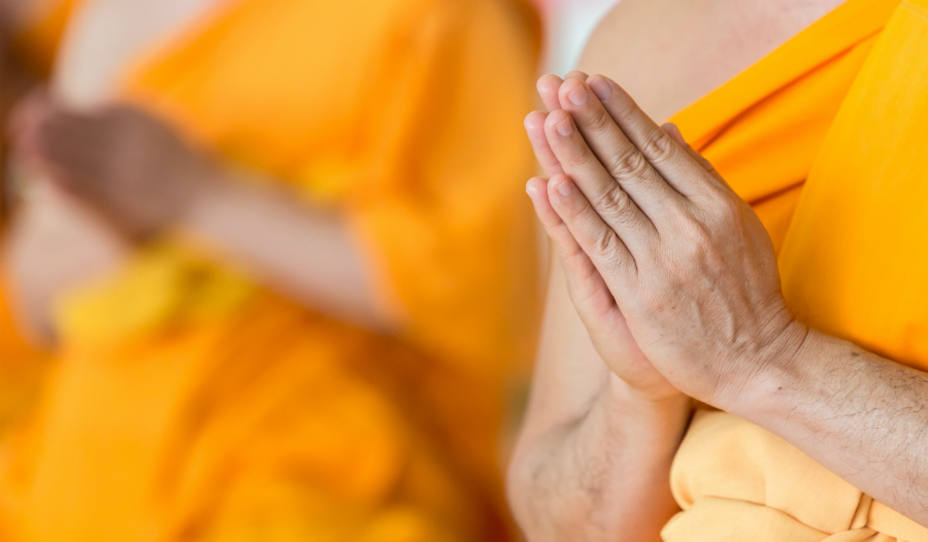 Un monje japonés demanda a su templo por exceso de trabajo